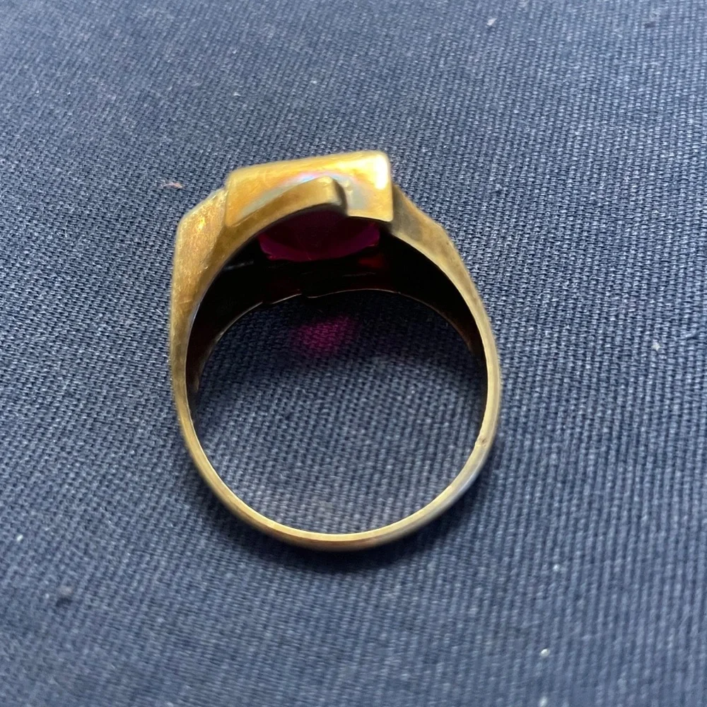 10K Men’s Gold Ring with Garnet Stone - Picture 3 of 6